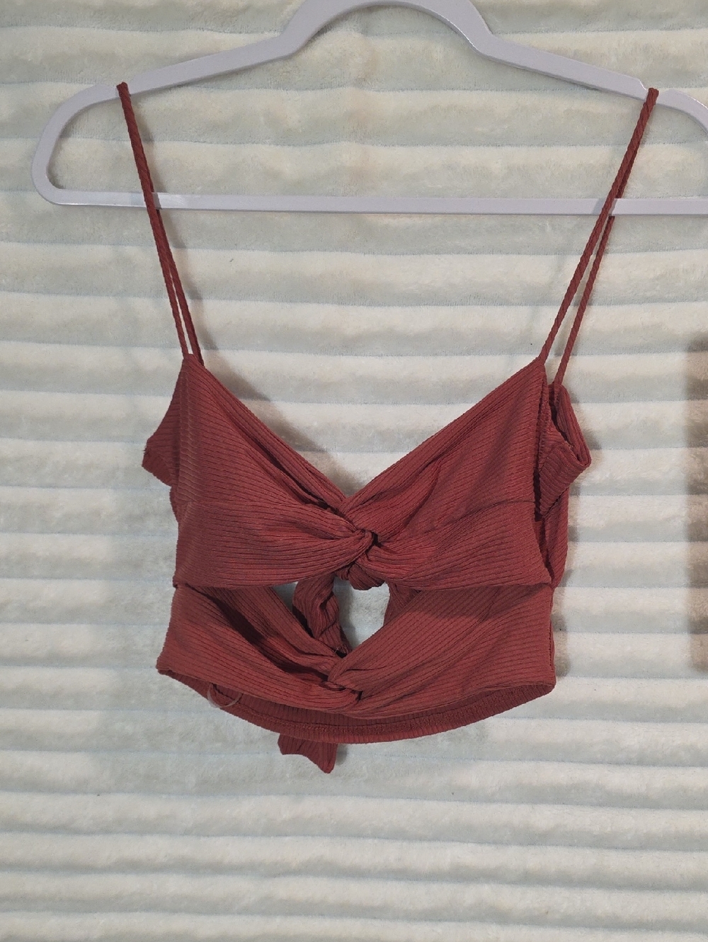0154 Women’s Twist-Front Spaghetti Strap Crop Top